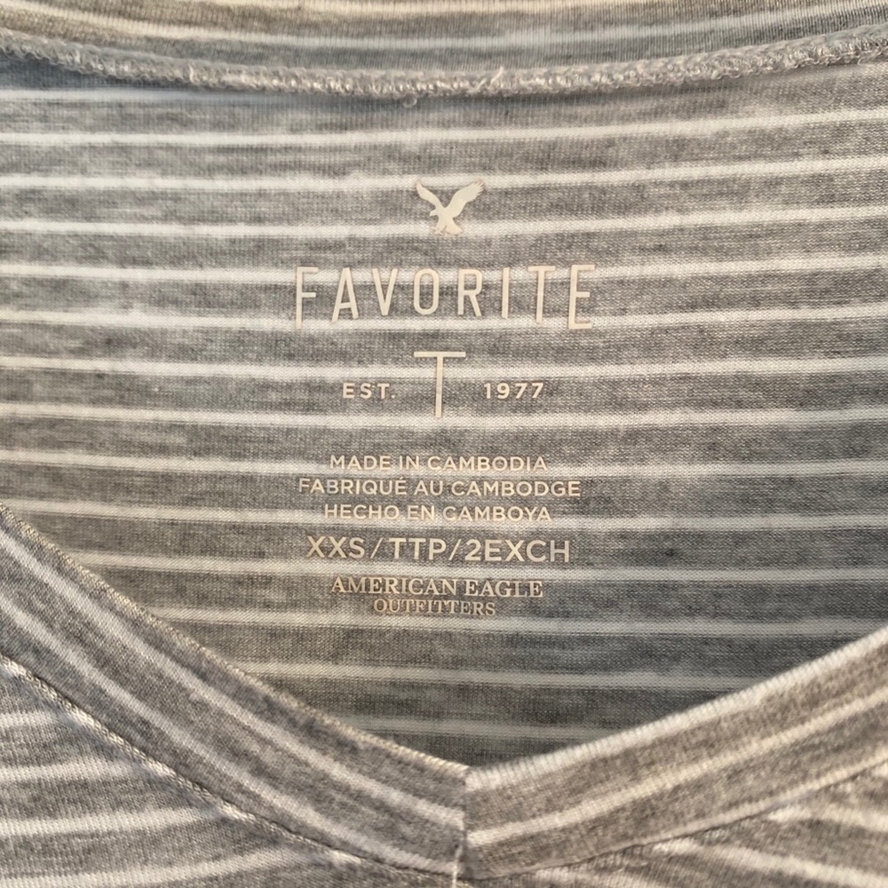 V-Neck top - Picture 2 of 2